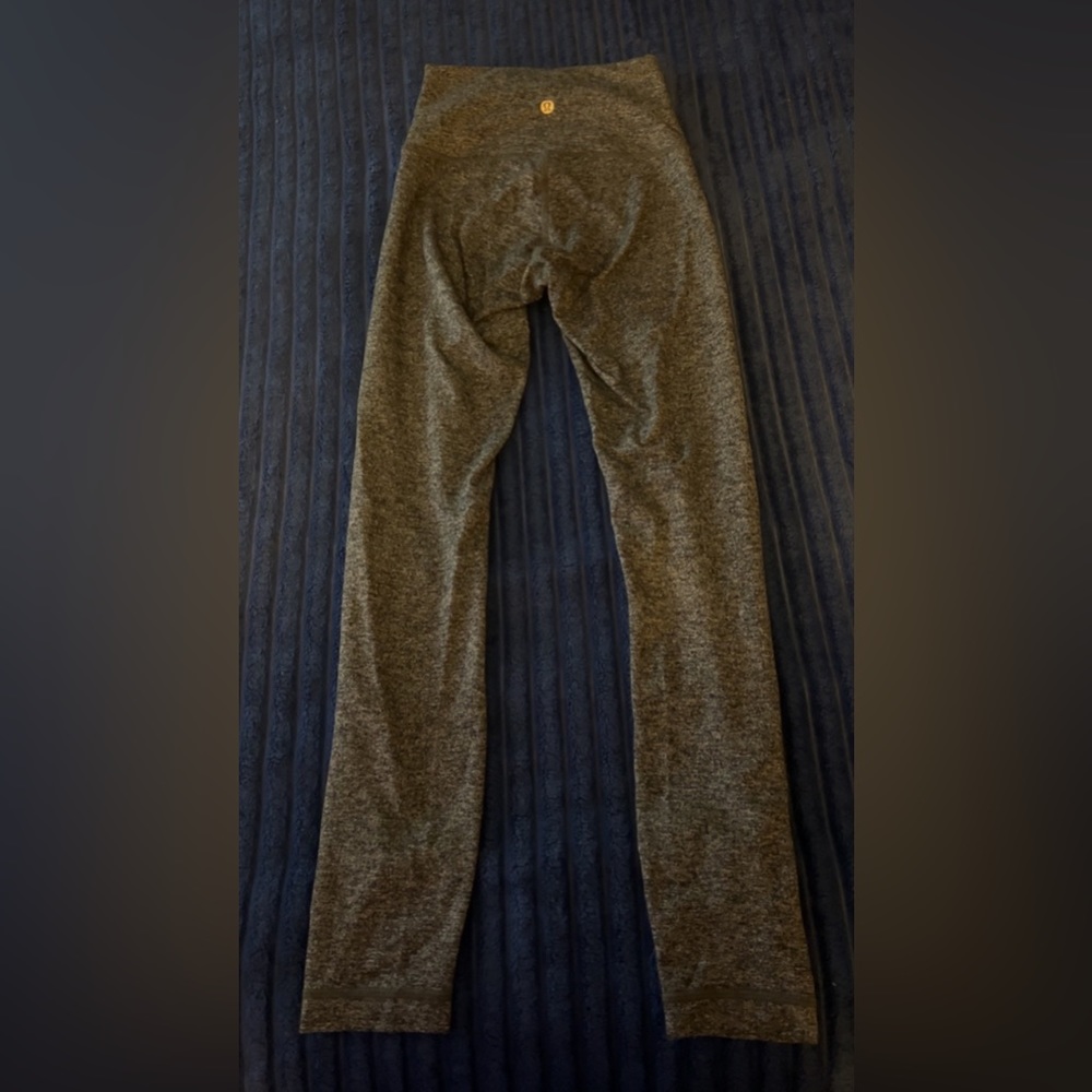 Lululemon gray leggings 25’ inch - Picture 3 of 3
